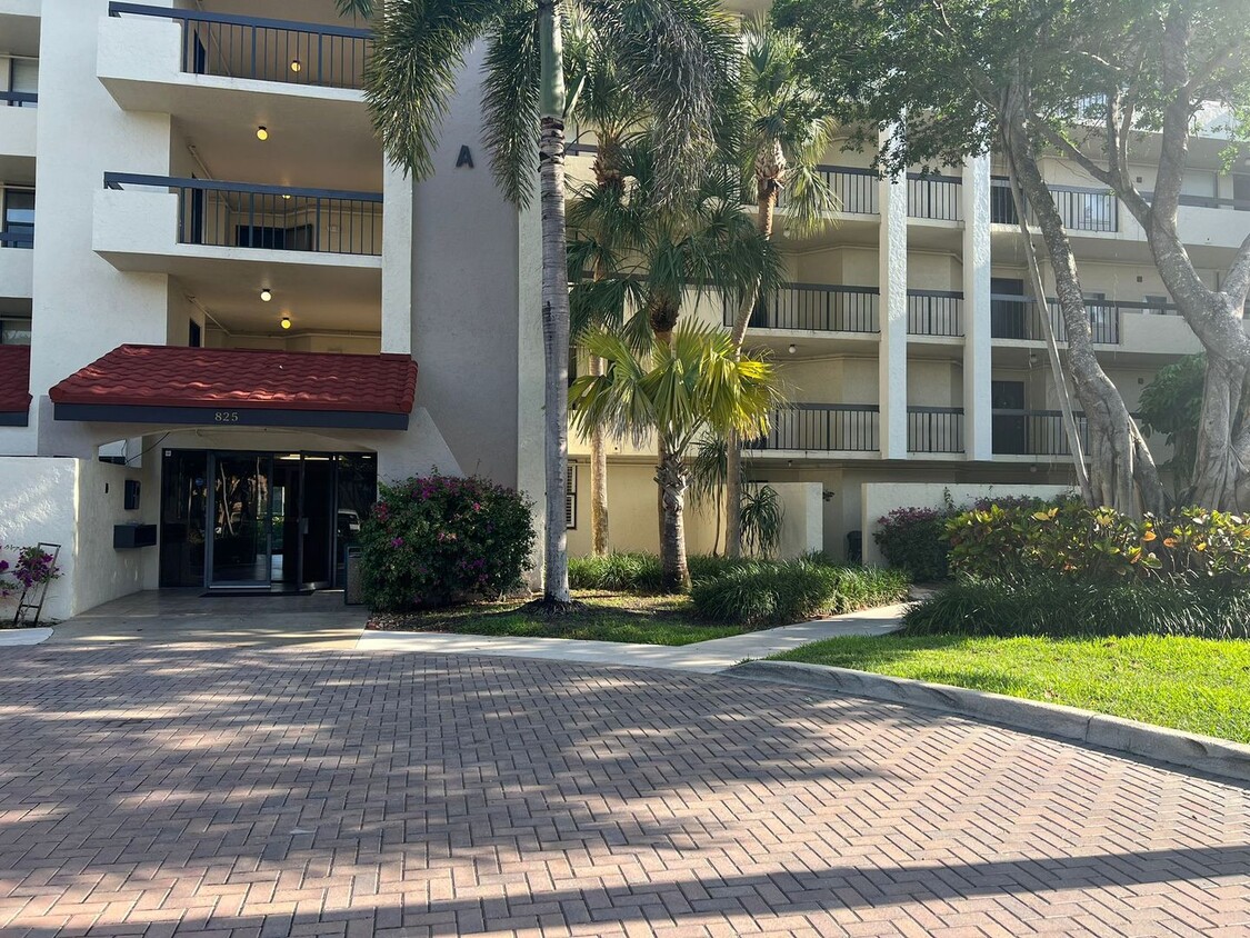 Foto principal - Furnished 2 bedroom 2 Bath condo in a Wond...