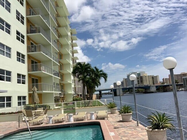 Foto del edificio - 2900 NE 30th St