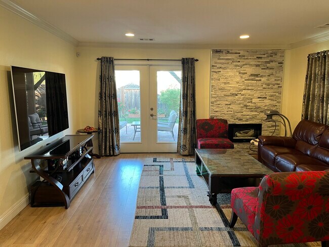 Building Photo - 1641 Edsel Dr