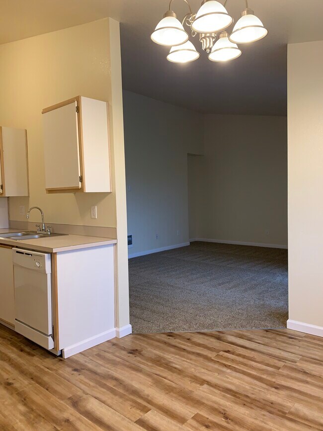 Foto del edificio - Saddle Club Apartments