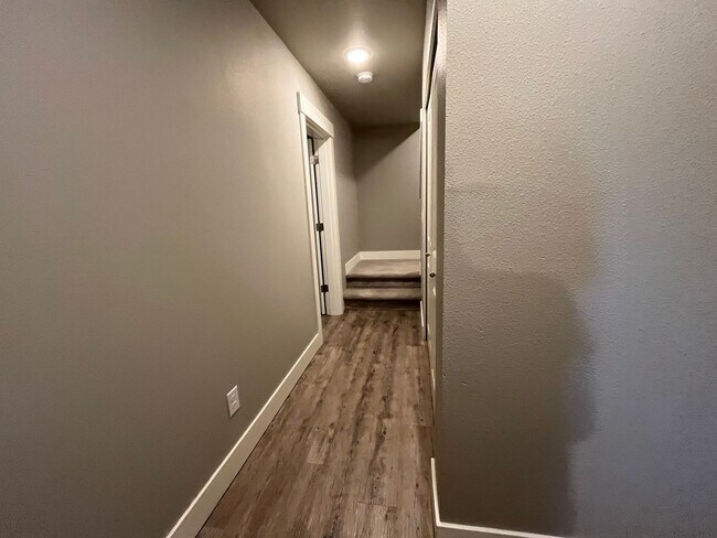 Building Photo - 3Bd/1.5Ba home in Hazelwood neighborhood! ...
