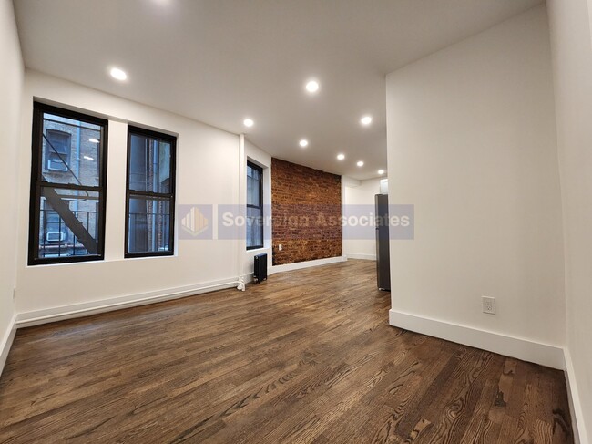 Building Photo - 3139 Broadway