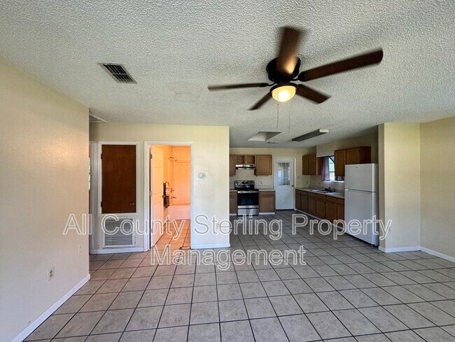 Building Photo - 159 SW Elizabeth Ct.