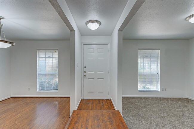 Building Photo - 8001 Woodway Dr