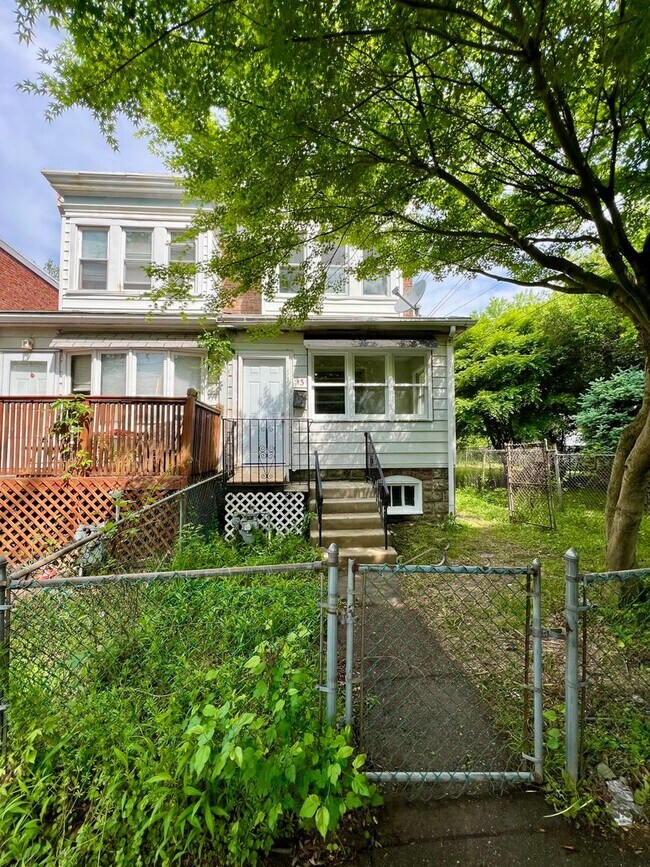 Building Photo - Stunning 3-Bedroom Twin Home in Collingdal...