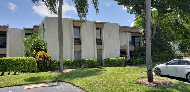 Foto del edificio - 6680  Burning Wood Drive 264
