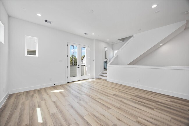 Building Photo - 6735c Peerless St