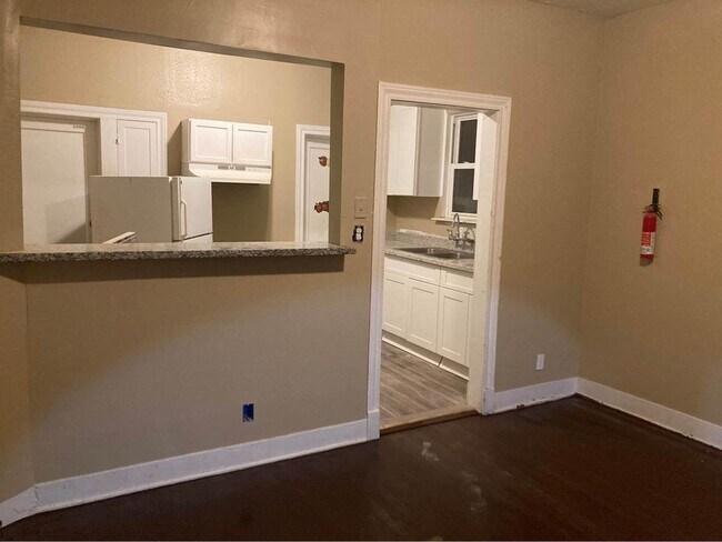 Foto del edificio - 112 Pineview Dr
