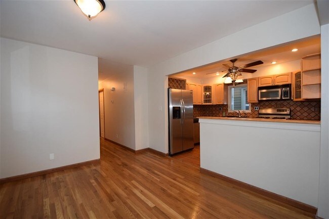 Building Photo - 47 Trask Ave
