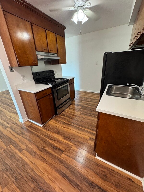 Foto del edificio - 4502 Grove Ave