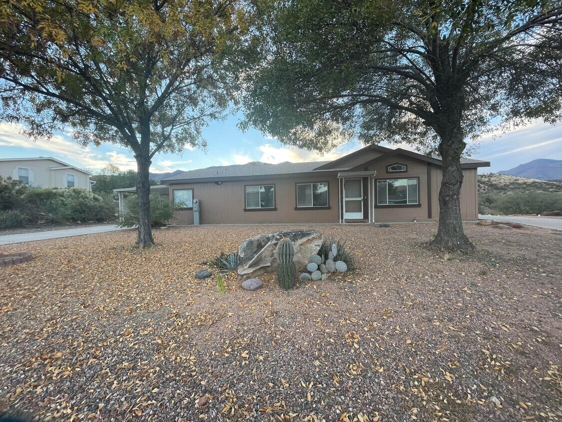 Primary Photo - 472 N Rocky Rd