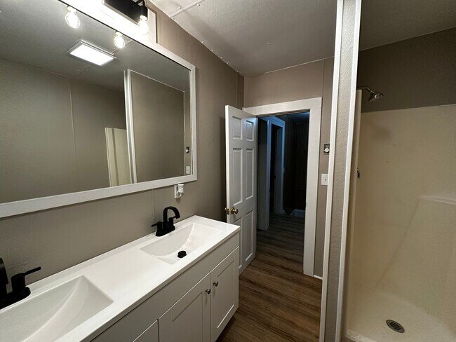 Foto del edificio - 408 S Queen St