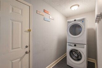 Building Photo - 407 Juniper Ct