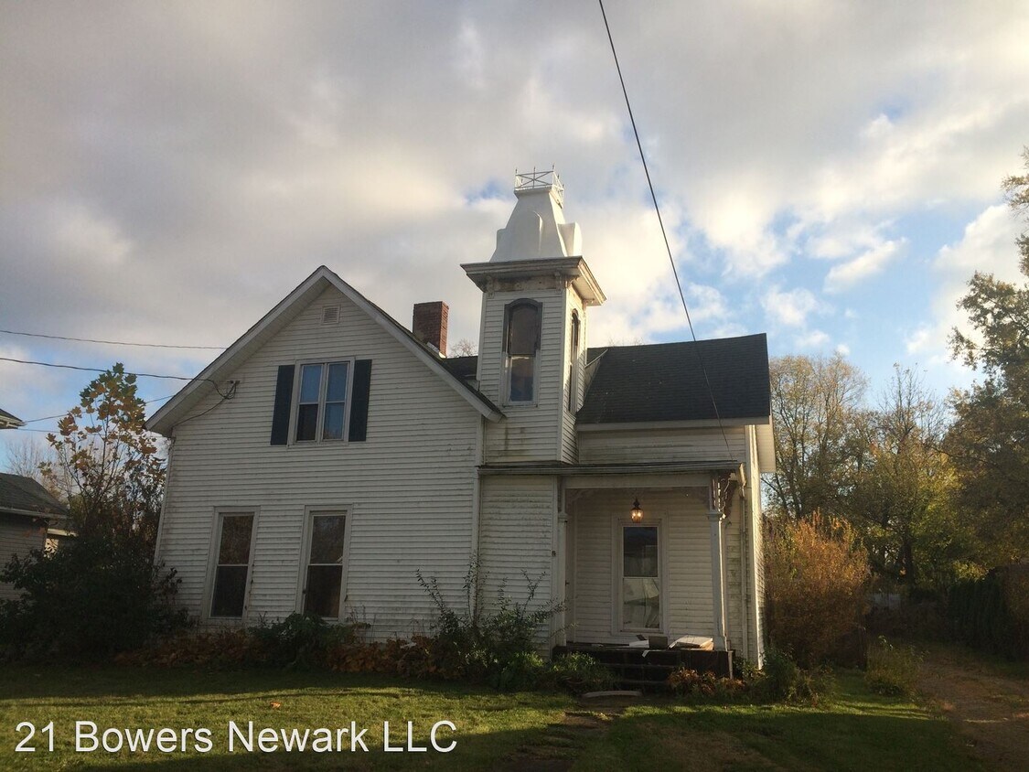 57 Summit St, Newark, OH 43055 House Rental in Newark, OH
