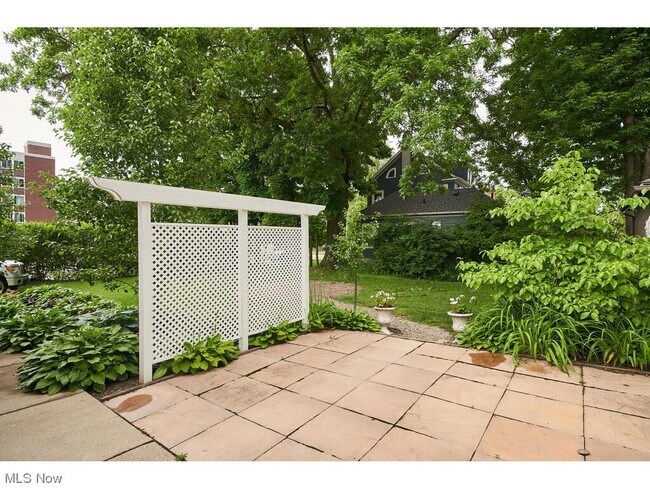 Building Photo - 191 N Portage Path