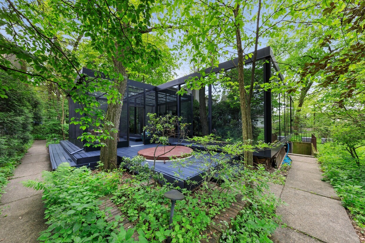 4918 Wallbank Ave, Downers Grove, IL 60515 House for Rent in Downers Grove, IL