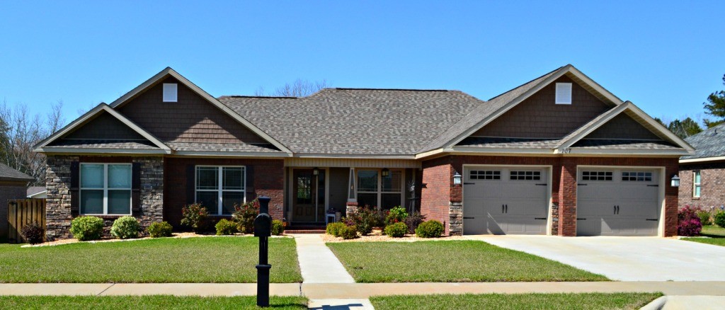 Primary Photo - 107 Squirrel Hollow Dr