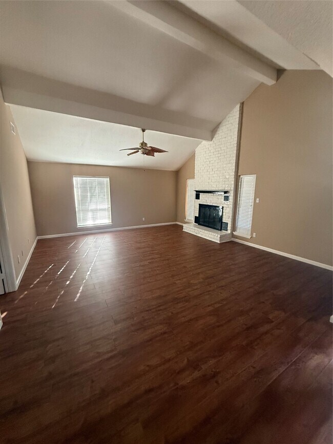 Foto del edificio - 15715 Rolling Timbers Dr