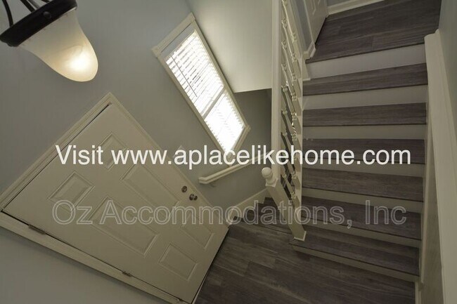 Foto del edificio - 8728 N Hull Ave