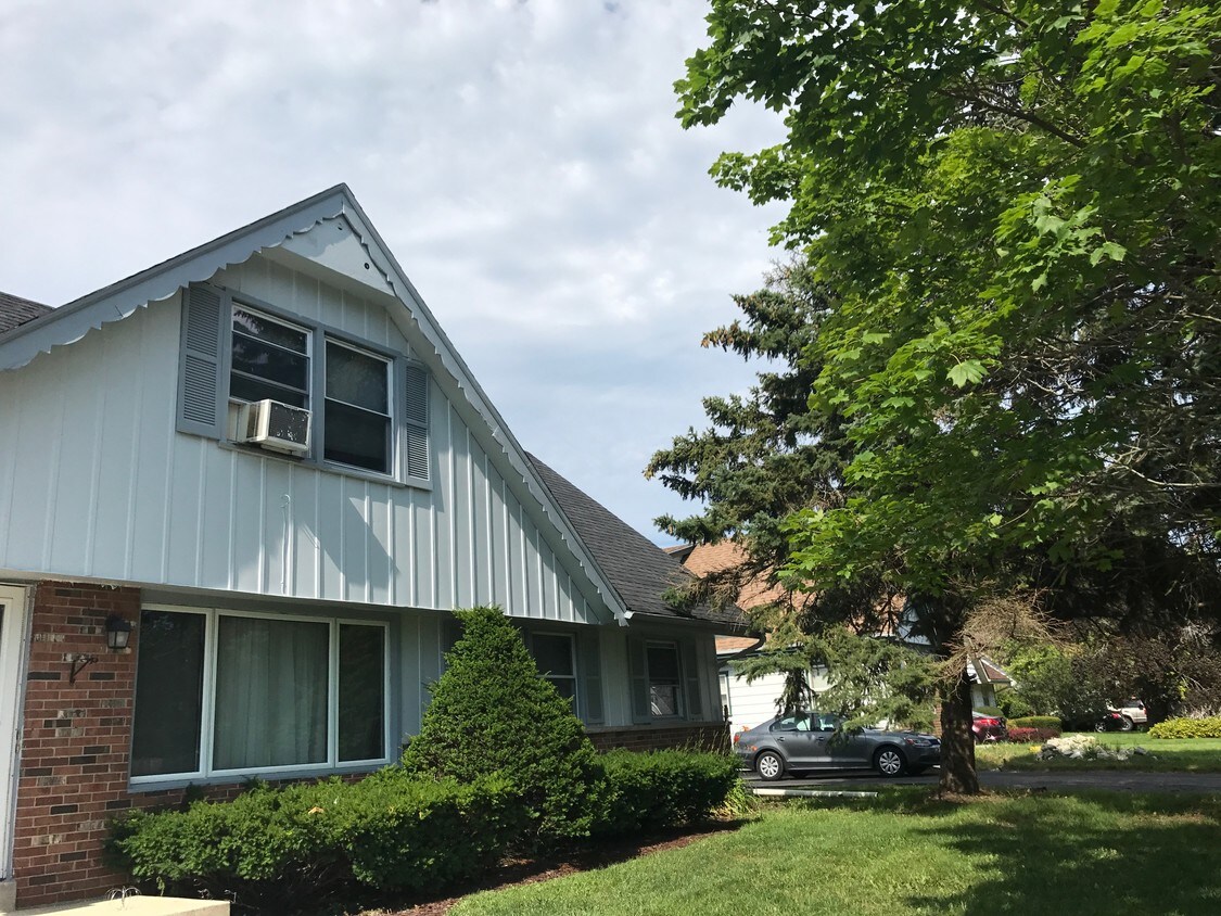 3743 Regency Dr, Racine, WI 53402 Apartments in Racine, WI