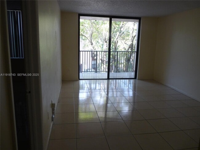 Building Photo - 14415 N Kendall Dr