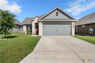 Building Photo - 1231 Kiskadee Branch Dr