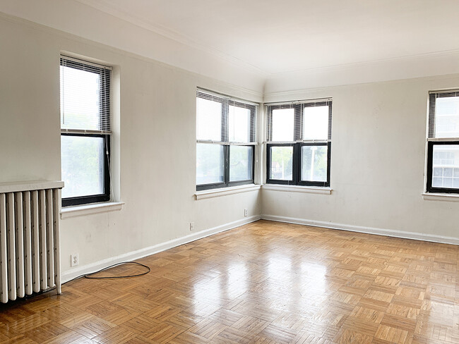 Foto del edificio - 8925 E Jefferson Ave
