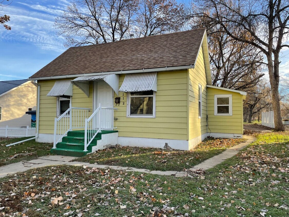 112 6th St NW, Minot, ND 58703 House Rental in Minot, ND