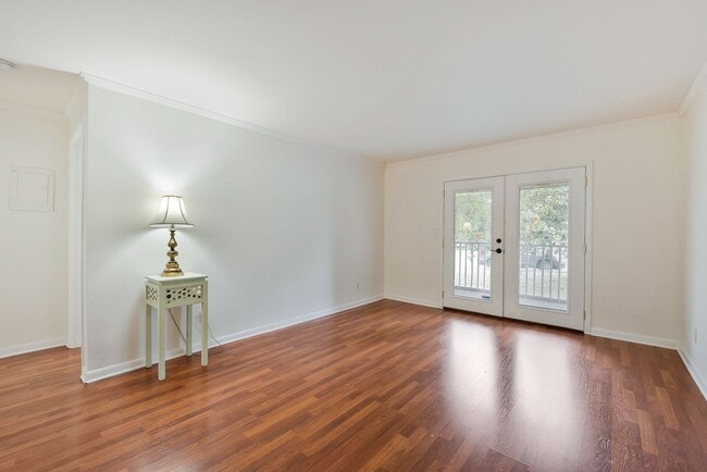 Building Photo - Great 1BE/1BA Condo in the heart of Belmon...