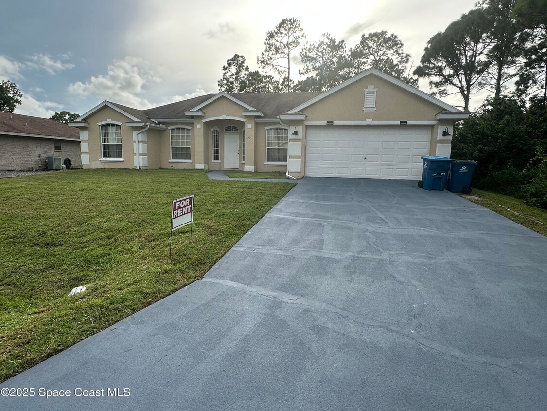 Primary Photo - 150 Hillock Ave NW