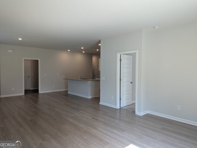 Building Photo - 269 Lillian St