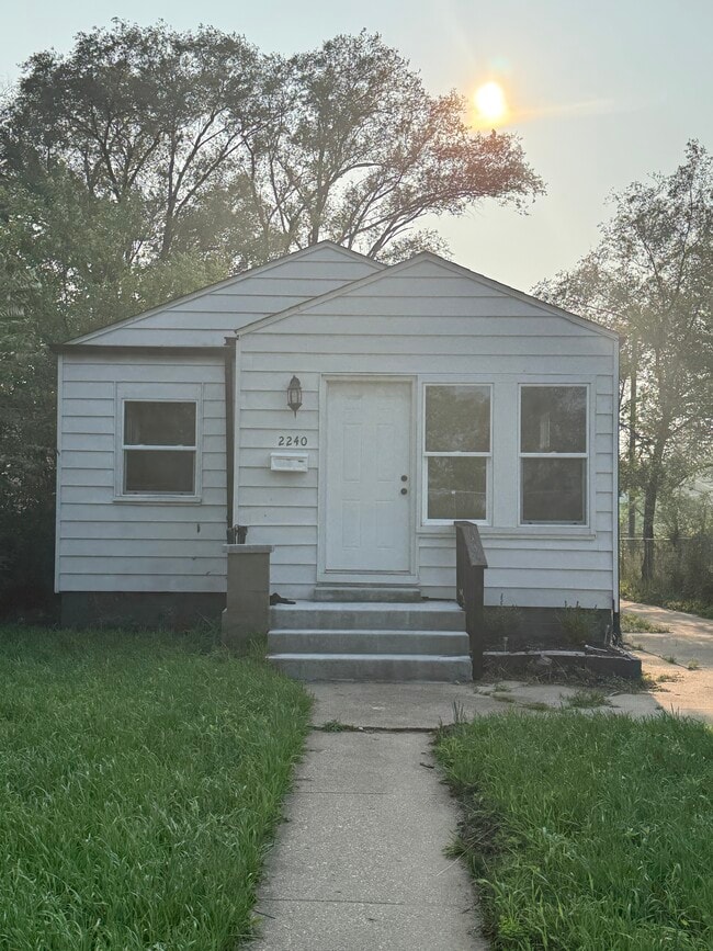 Building Photo - 2240 Pierce St