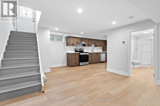 Building Photo - 525 Larry Ave