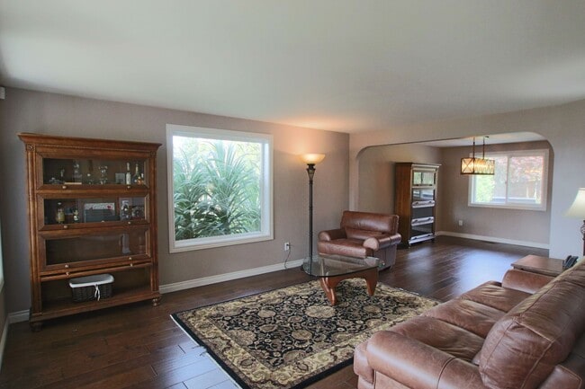 Building Photo - Beautiful 4BR/3BA Home in Steilacoom – Minutes to JBLM