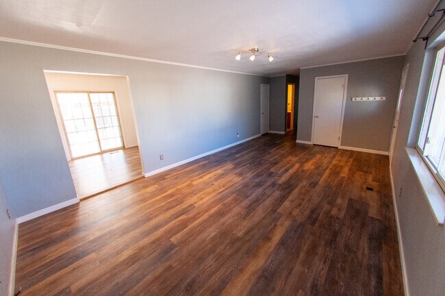 Building Photo - 1008 Beech Ave