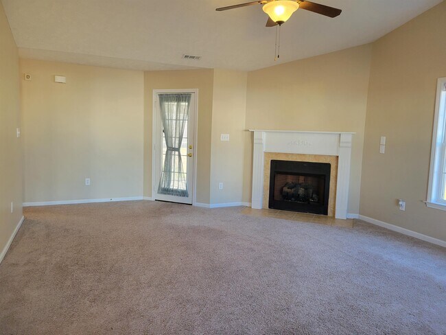 Building Photo - 804 Coathill St
