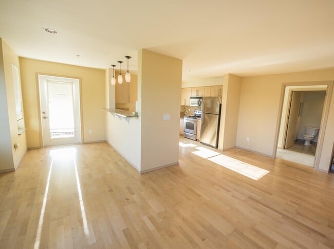Building Photo - 424 N 85th St