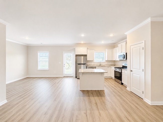 Building Photo - Welcome to Orchard Reserve!