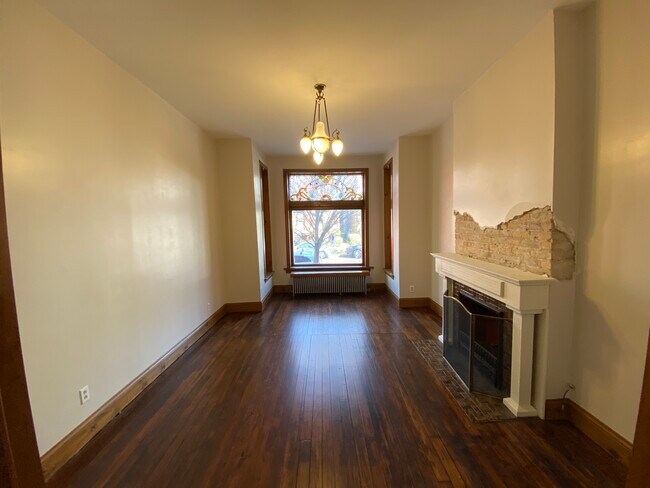 Building Photo - 1114 N Hoyne Ave