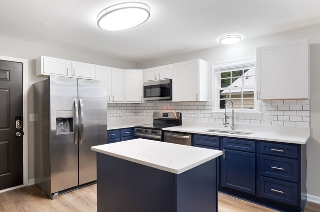 Foto del edificio - Freshly Updated 3 Bed, 2 Bath Home in Prim...