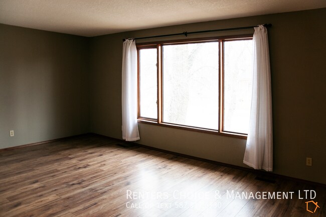 Building Photo - Quick Walk to Work or School from this North Lethbridge Half Duplex