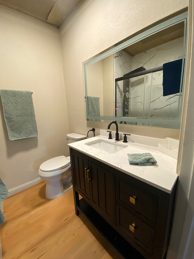 Building Photo - 2205 Bridlewood Dr