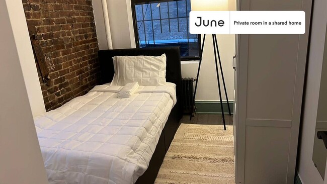 Building Photo - Private bedroom in 2 bed/1 bath Home