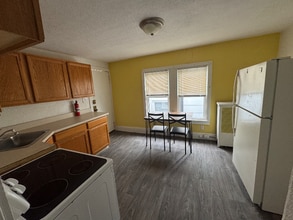 Building Photo - 106 E Pine St