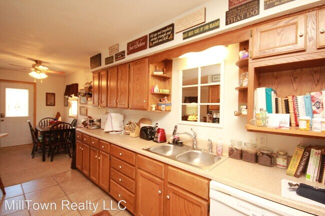 Building Photo - 2 br, 1 bath House - 1004 10th Ave