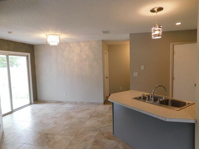 Building Photo - 2975 Blue Pine Ln