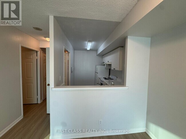 Photo du bâtiment - 18 Lee Centre Dr