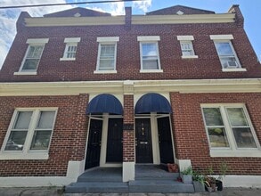 Building Photo - 1022 Maplewood Ave
