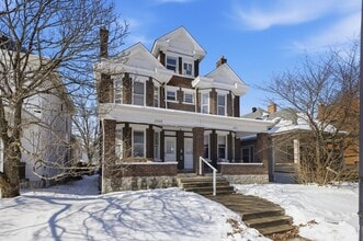 Building Photo - 2209-2211-2211 Summit St