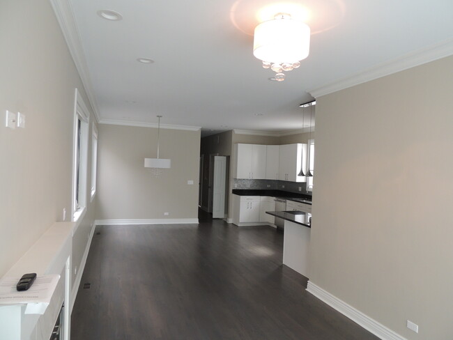 Foto del edificio - 2529 N Sacramento Ave